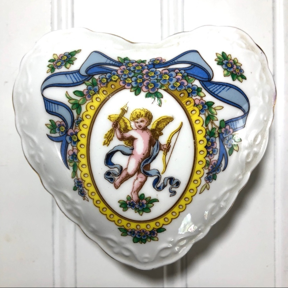 Victorian style vintage jewelry heart Hammersly